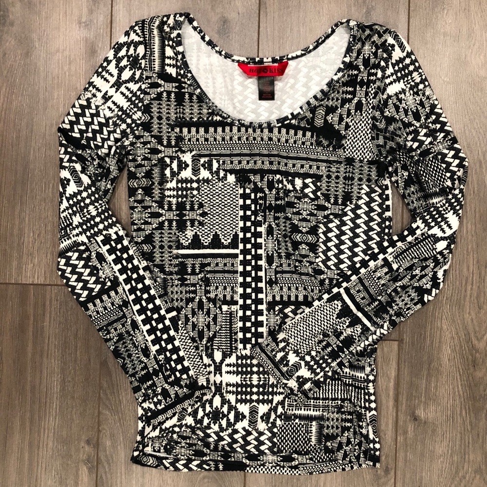 SUPER SOFT B&W Aztec Print Long Sleeve